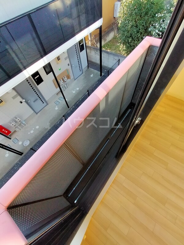 18/28 バルコニー