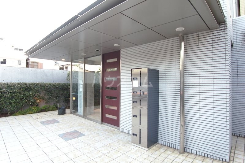 20/30 エントランス