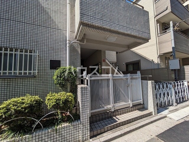 22/25 エントランス