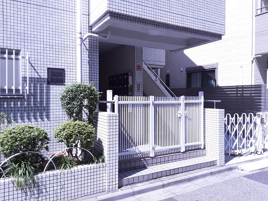 23/26 エントランス