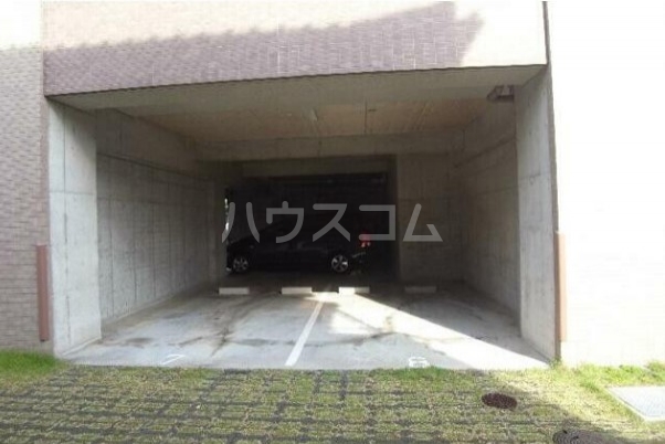 23/30 駐車場