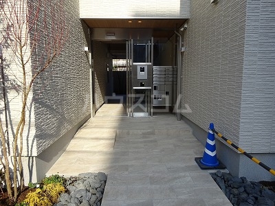 21/30 エントランス