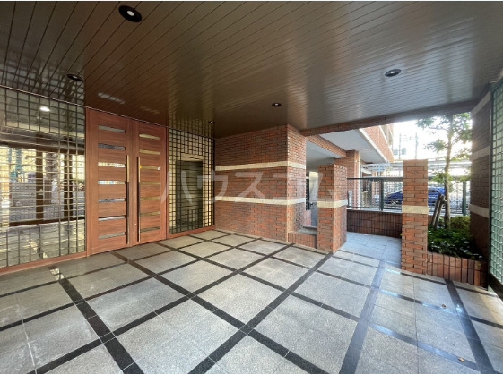 18/20 エントランス