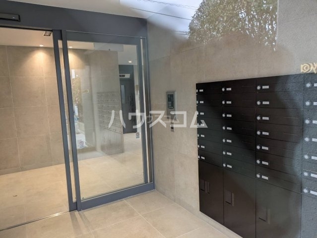 23/28 エントランス