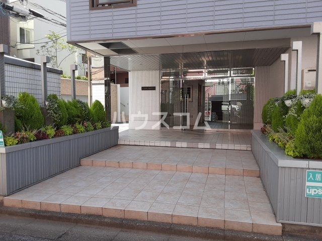 23/30 エントランス