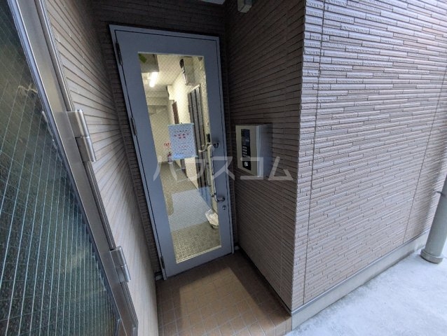 22/30 エントランス