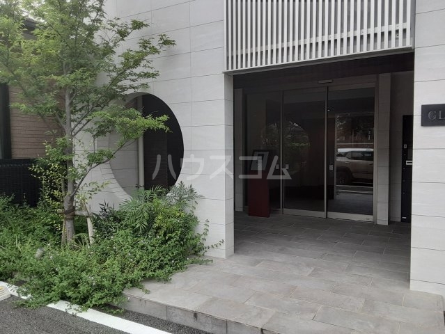 28/30 エントランス