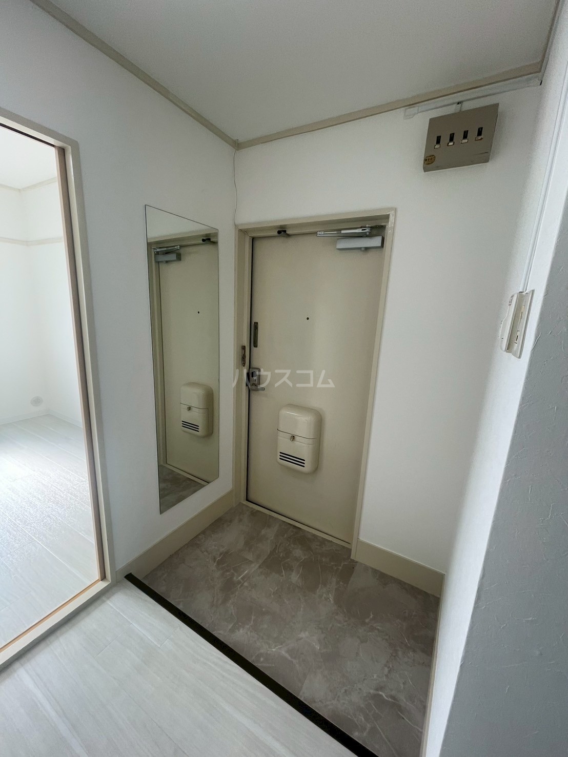 14/30 玄関
