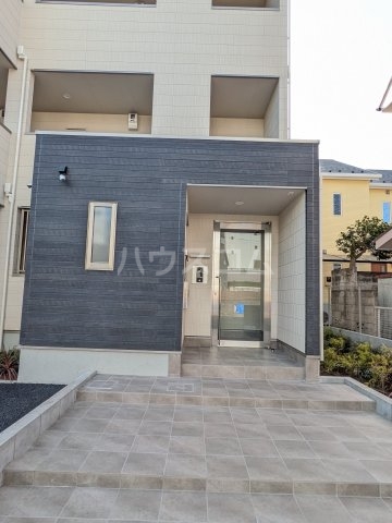 27/30 エントランス