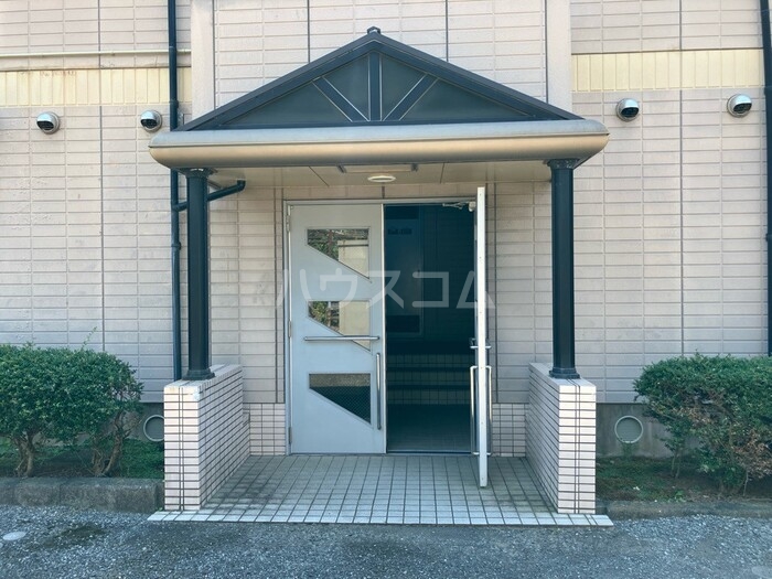 18/27 エントランス