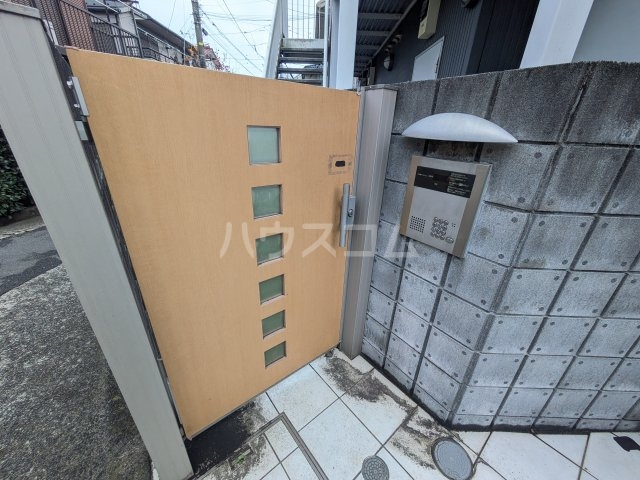 25/30 エントランス