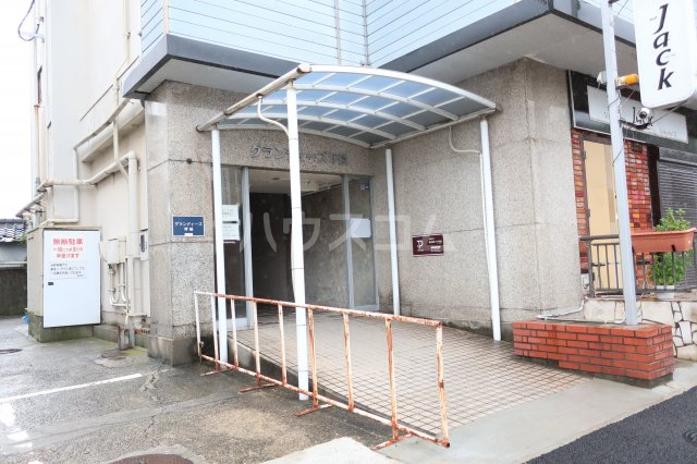 24/30 エントランス