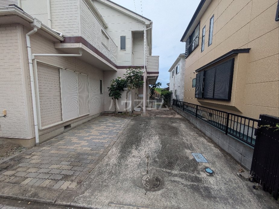 23/30 駐車場