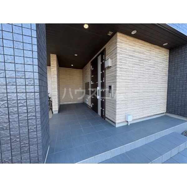 18/21 エントランス