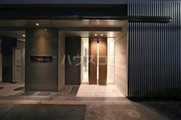 23/30 エントランス