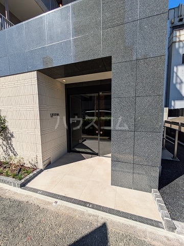 23/30 エントランス