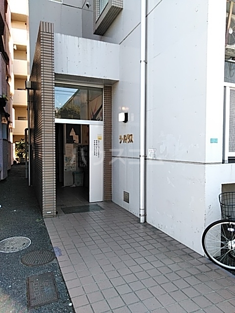 29/30 エントランス