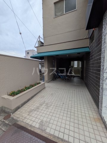 19/25 エントランス