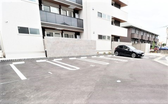 20/29 駐車場