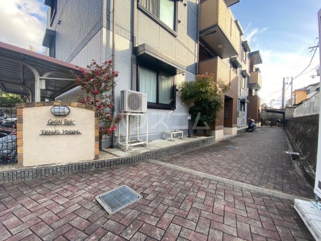 25/27 エントランス