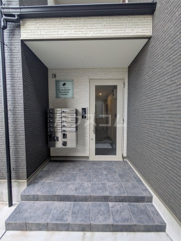 27/30 エントランス