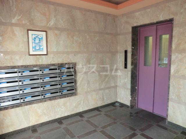 2/4 エントランス