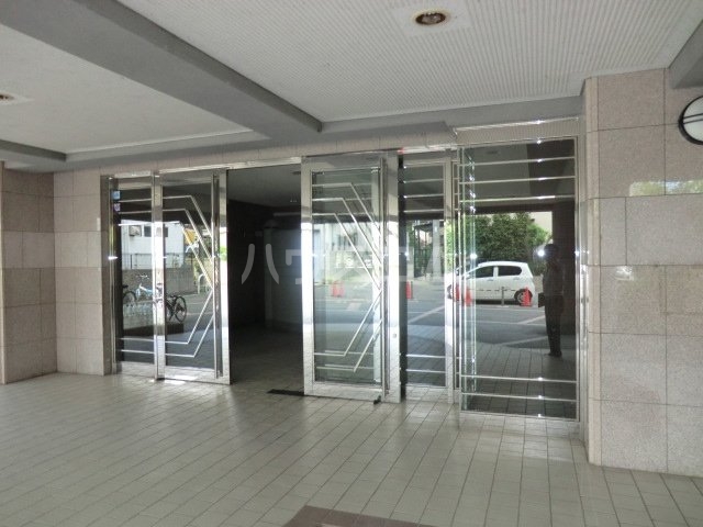 18/21 エントランス