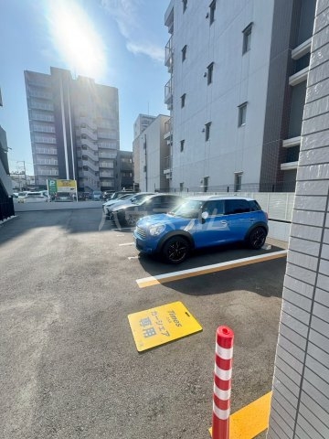 18/28 駐車場