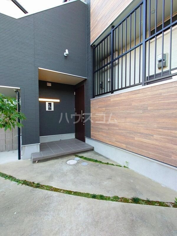 14/18 エントランス