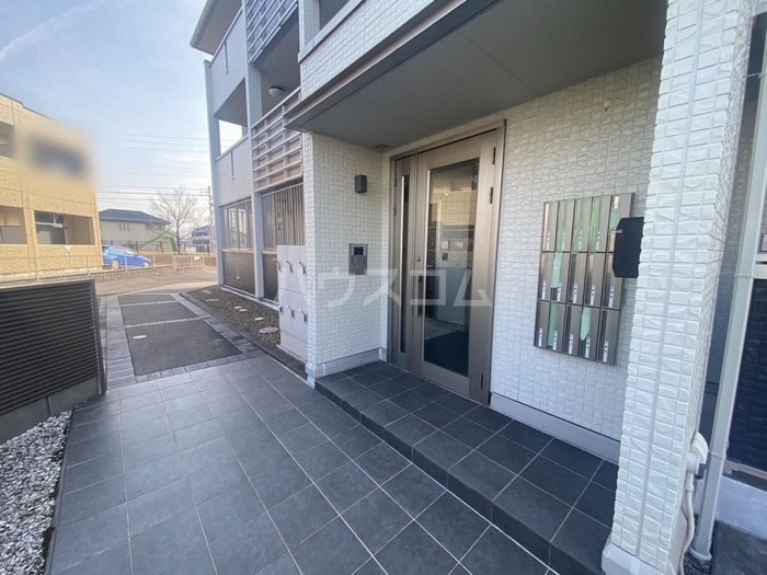 24/27 エントランス
