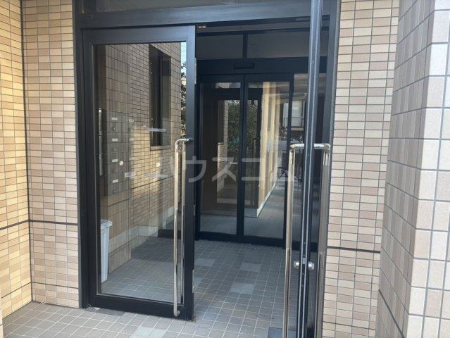 2/4 エントランス