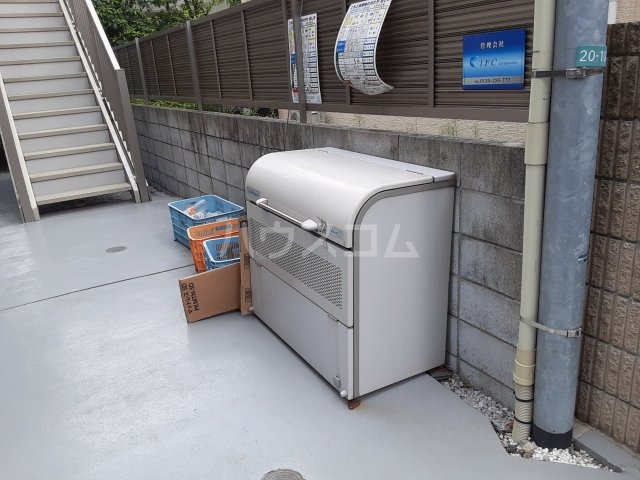 13/23 エントランス