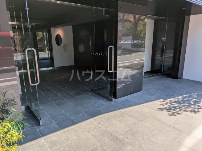 26/30 エントランス