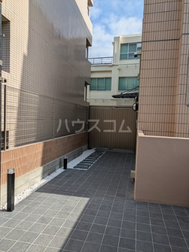 24/30 エントランス