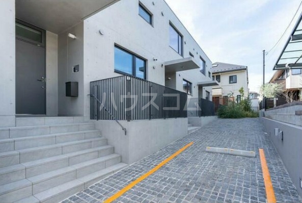 13/23 エントランス