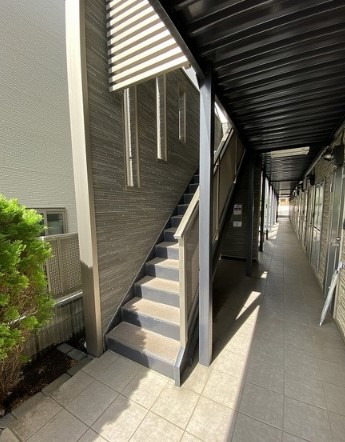 27/30 エントランス