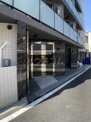 26/30 エントランス