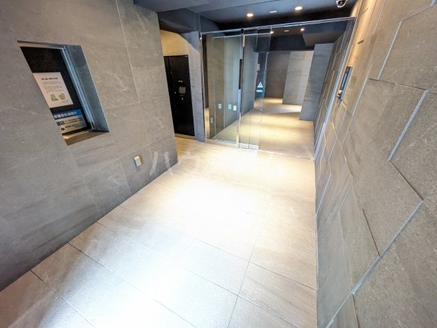 28/30 エントランス