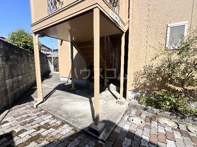 24/30 エントランス