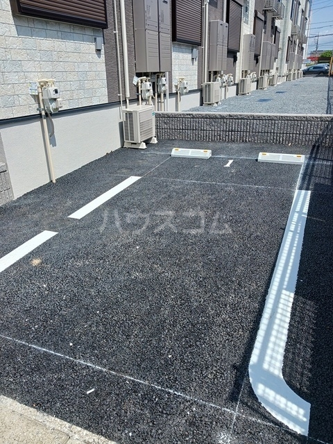 18/28 駐車場