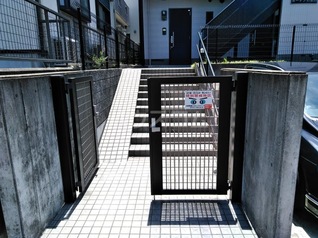 18/25 エントランス