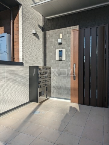 26/30 エントランス