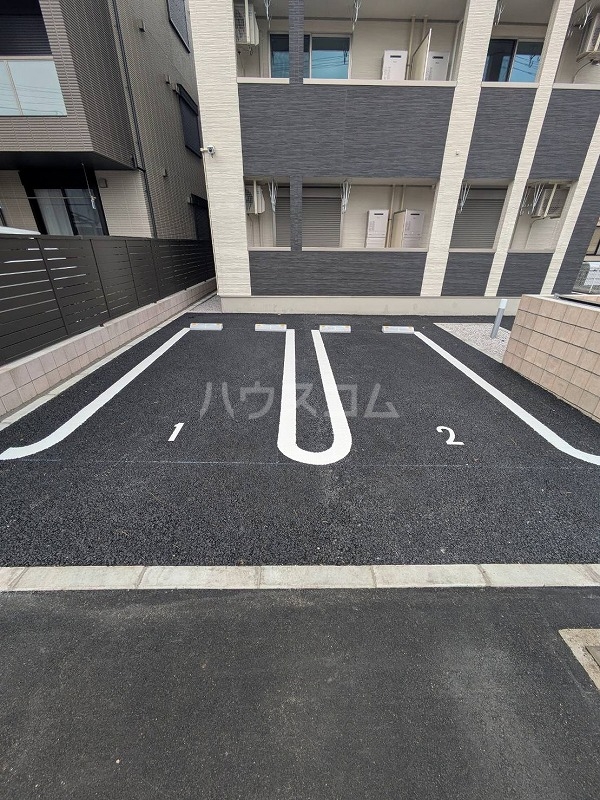28/30 駐車場