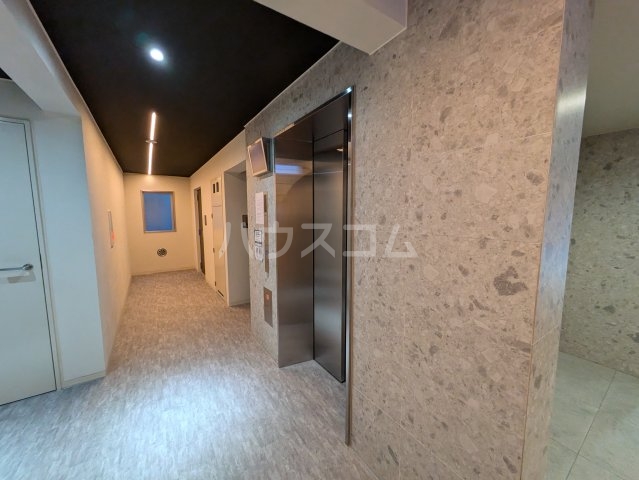 23/30 エントランス