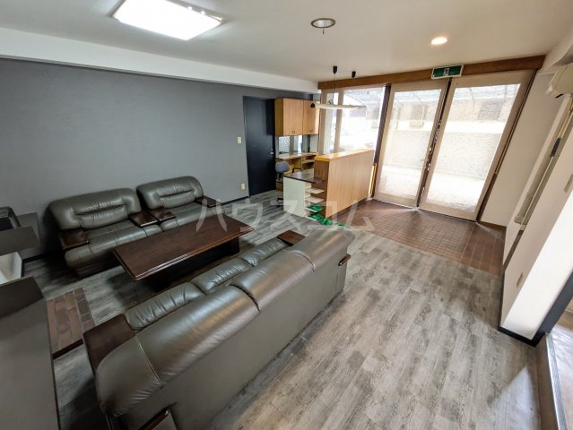 2/4 エントランス