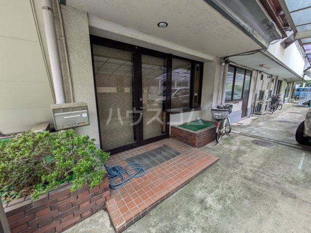 21/22 エントランス