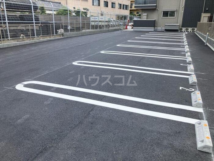 2/6 駐車場
