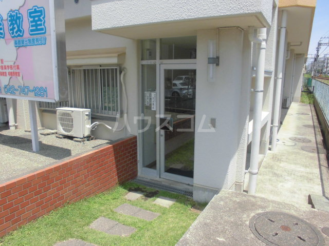 16/17 エントランス