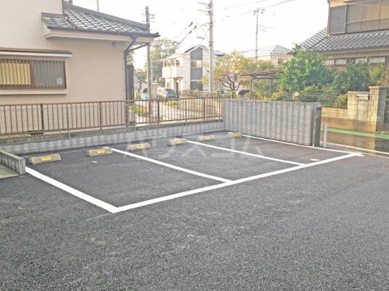 28/30 駐車場