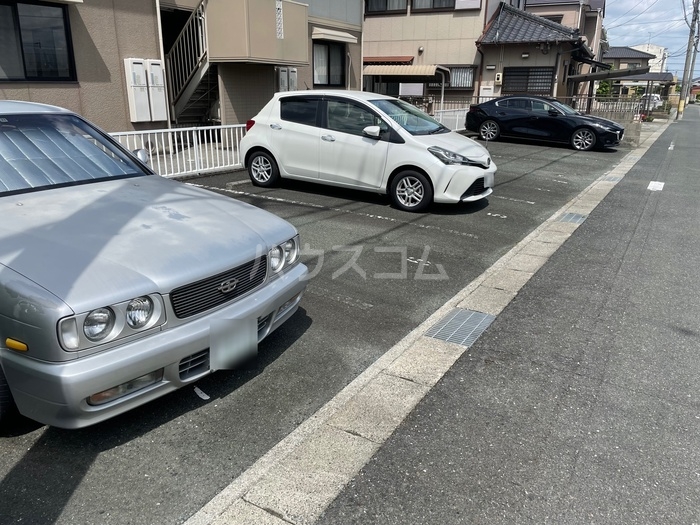 20/29 駐車場